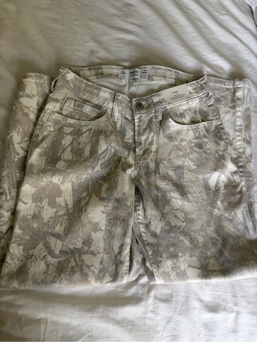 LOW RISE BAGGY CAMO PANTS